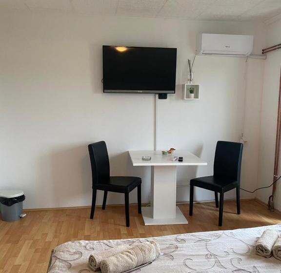 پانسیون Apartmani Petra