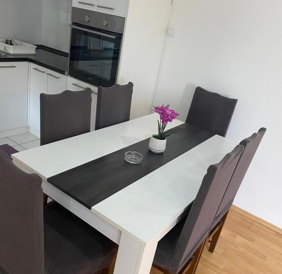 پانسیون Apartmani Petra