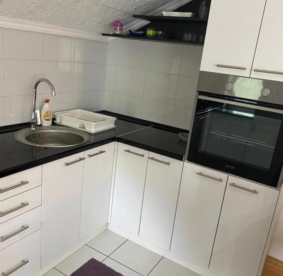 پانسیون Apartmani Petra