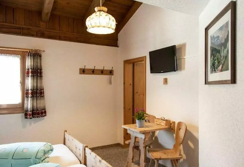 Aamiaismajoitus (B&B) Alpina Hotel Apartments