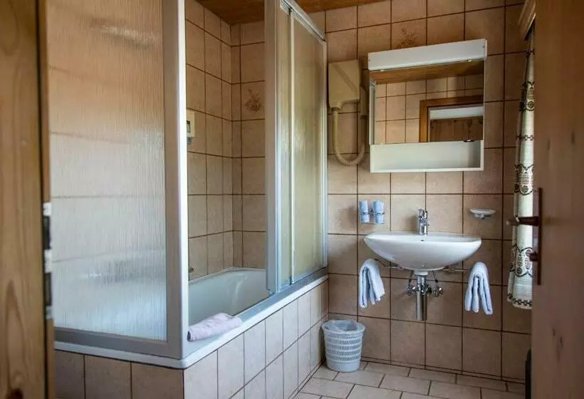 Aamiaismajoitus (B&B) Alpina Hotel Apartments