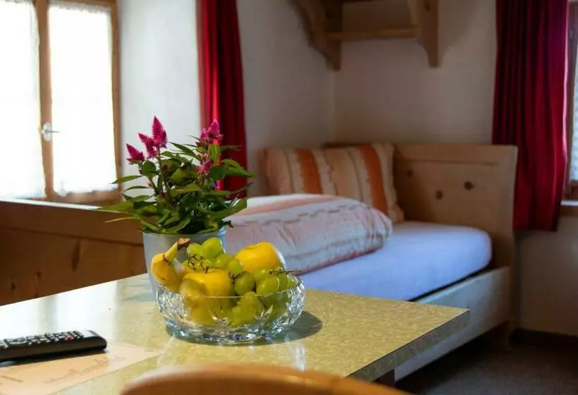 Aamiaismajoitus (B&B) Alpina Hotel Apartments