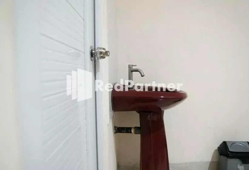 Senyaman Hotel Redpartner