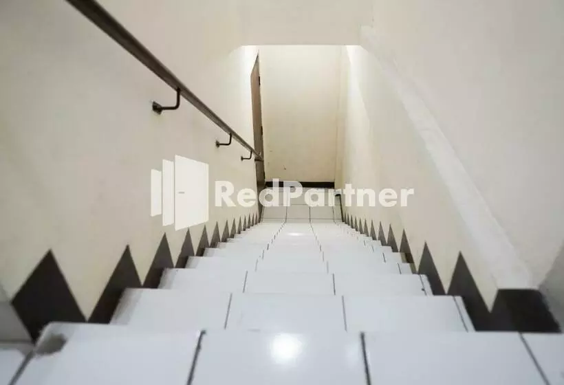Senyaman Hotel Redpartner