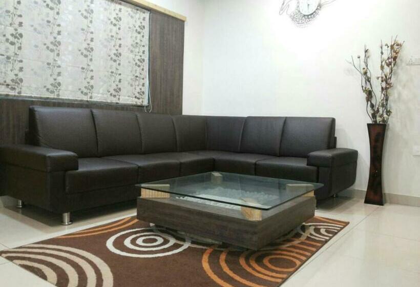 Отель Shri Maharaja Executive