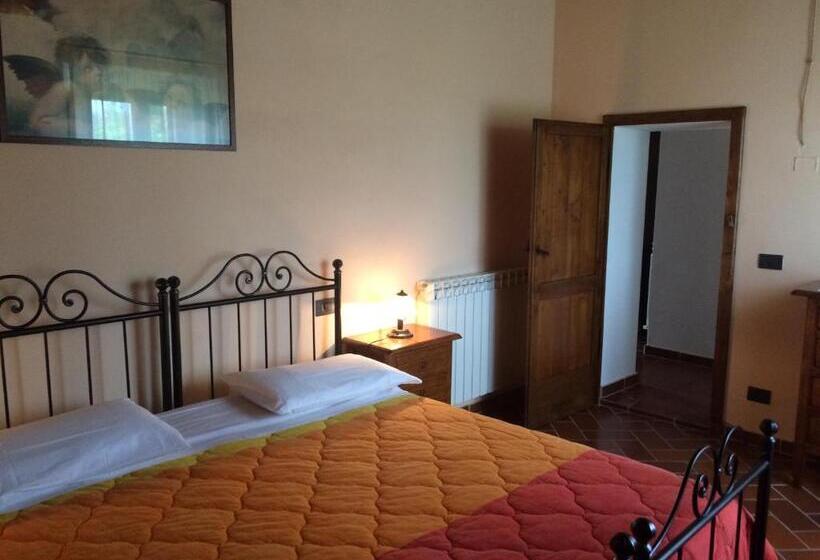 בית מלון כפרי La Vecchia Camera