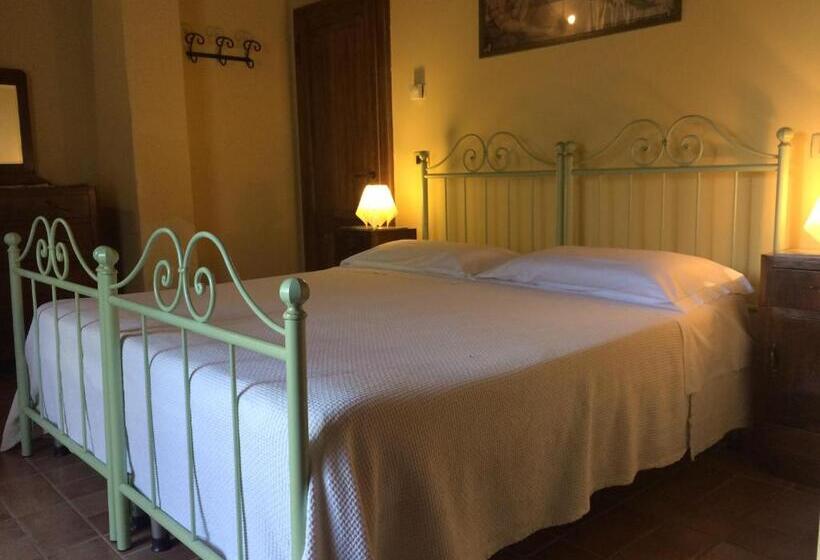 בית מלון כפרי La Vecchia Camera