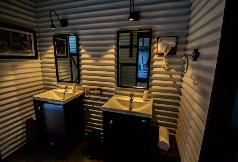 Lost & Found Hostels   Mandaramnuwara