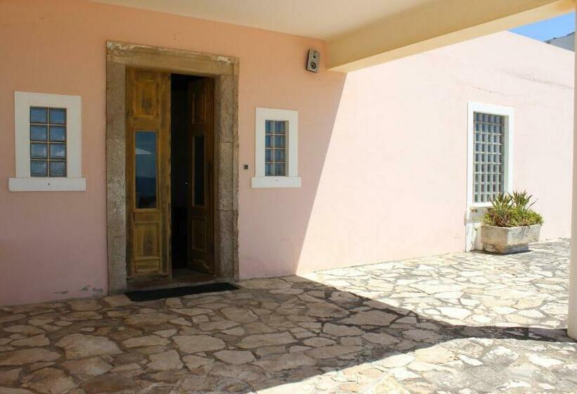 Pensão O Facho Guest House