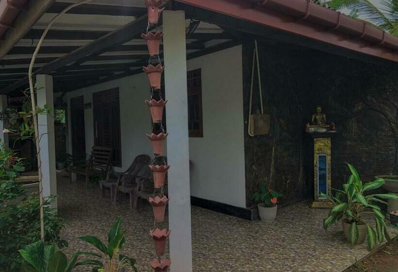 Пансион Hang Over Residence