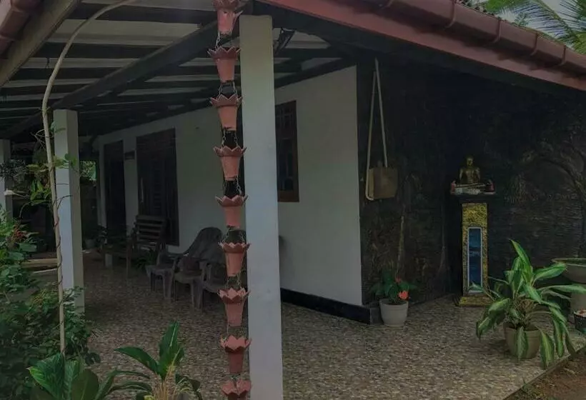 پانسیون Hang Over Residence