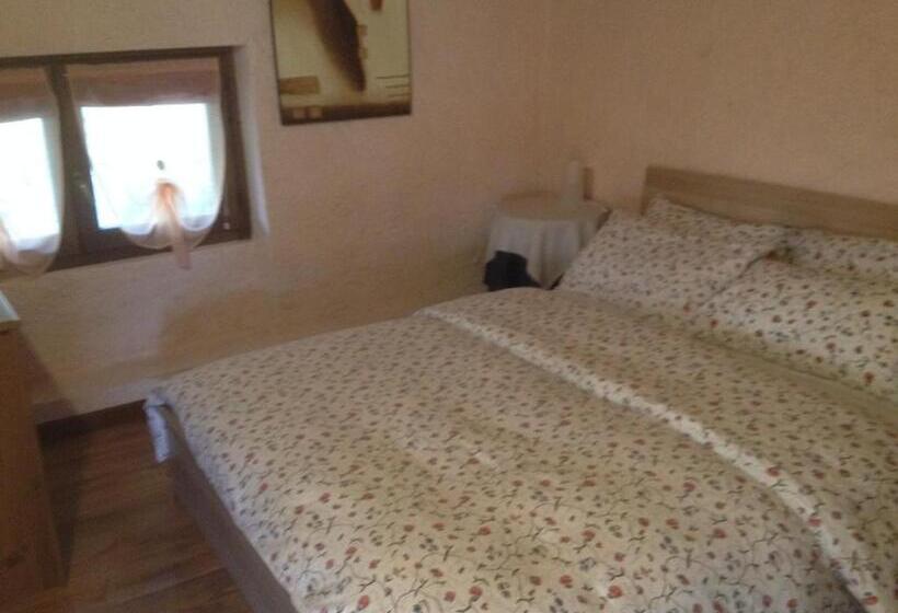 مبيت وإفطار La Tana Del Ghiro