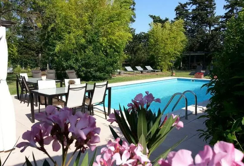 تختخواب و صبحانه Mas La Provence