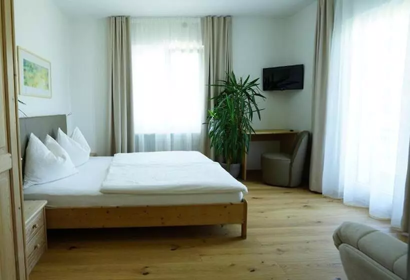 ホテル Burgunderhof