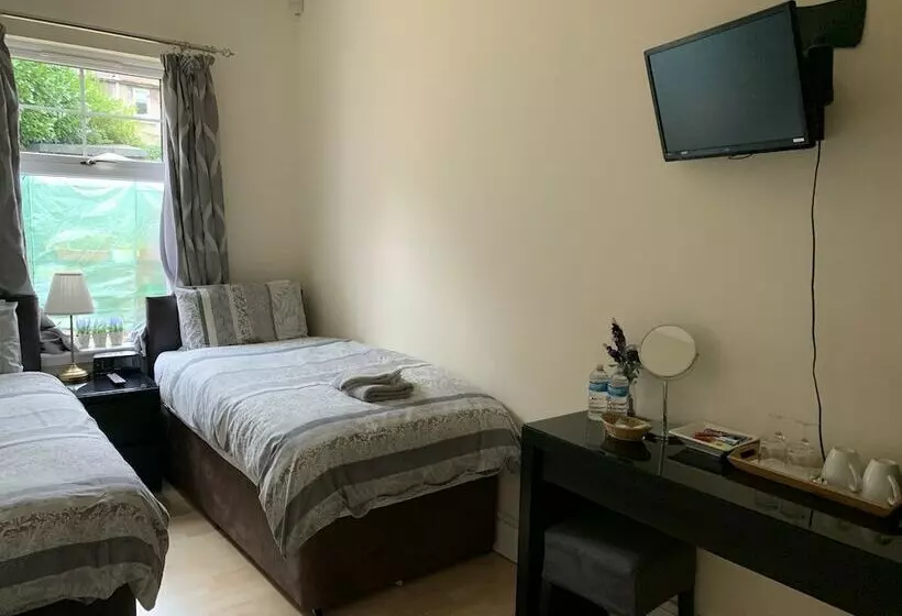 Хостел Acer Lodge Guest House