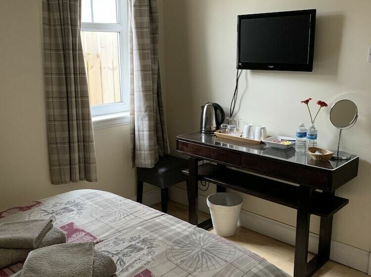 Хостел Acer Lodge Guest House