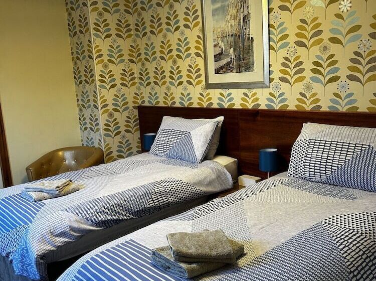 Хостел Acer Lodge Guest House