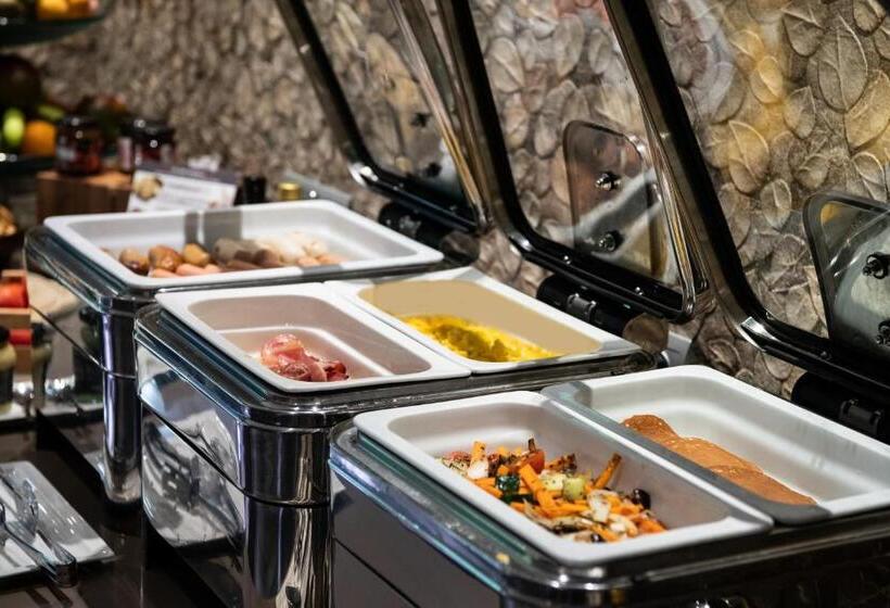 Отель Catalonia Square 4* Sup