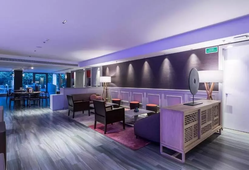 Отель Catalonia Square 4* Sup