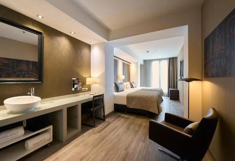 Отель Catalonia Square 4* Sup