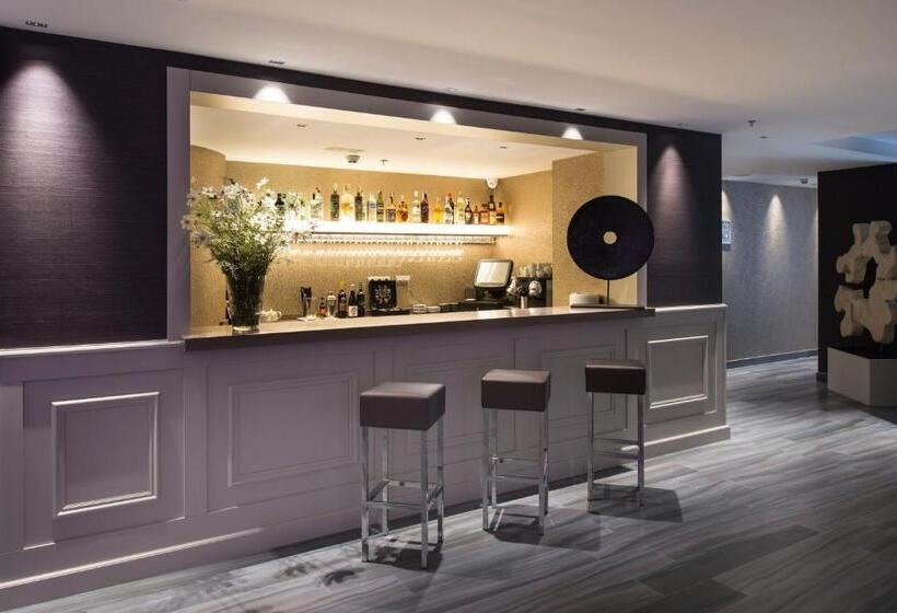 Отель Catalonia Square 4* Sup