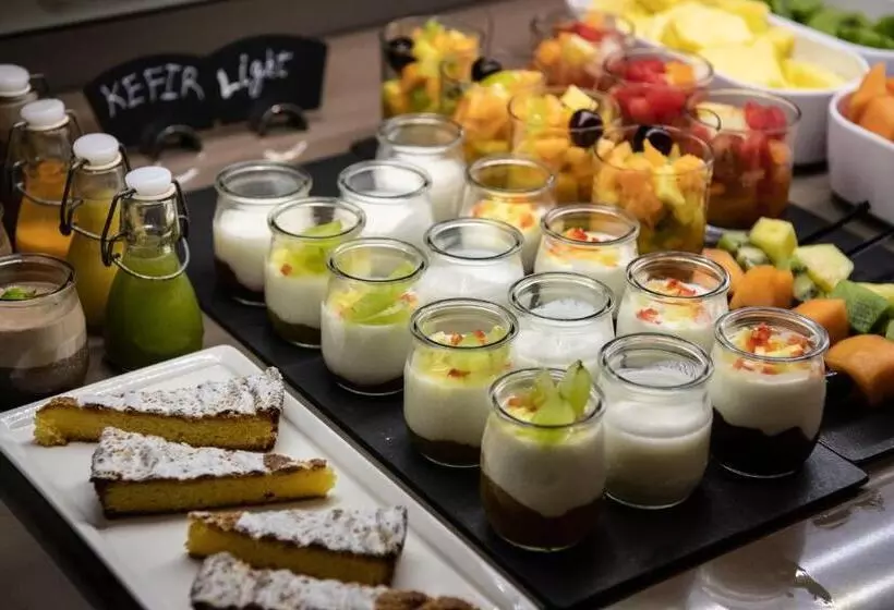 Отель Catalonia Square 4* Sup