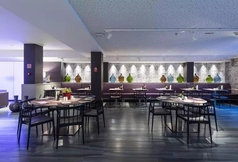 Отель Catalonia Square 4* Sup