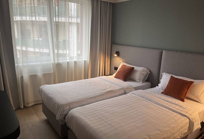 Escala Hotel & Suites