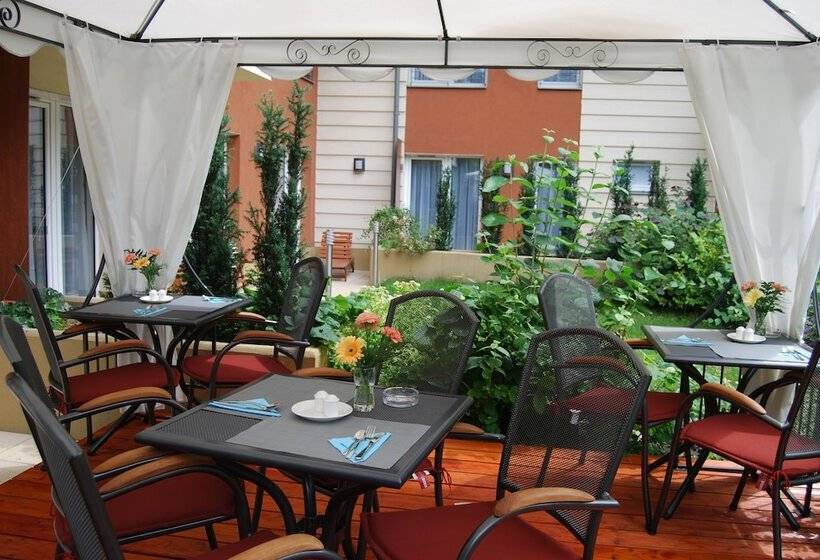 Escala Hotel & Suites