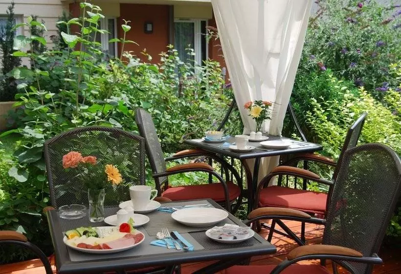 Escala Hotel & Suites