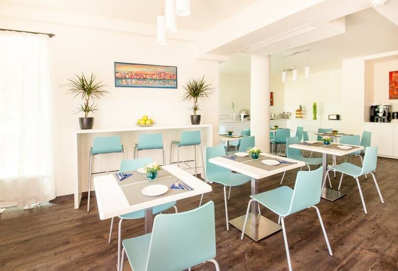 Escala Hotel & Suites