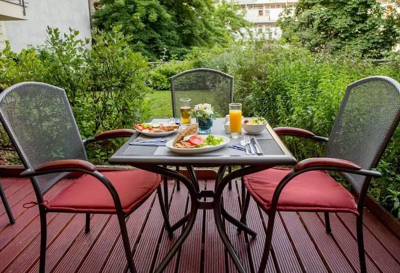 Escala Hotel & Suites