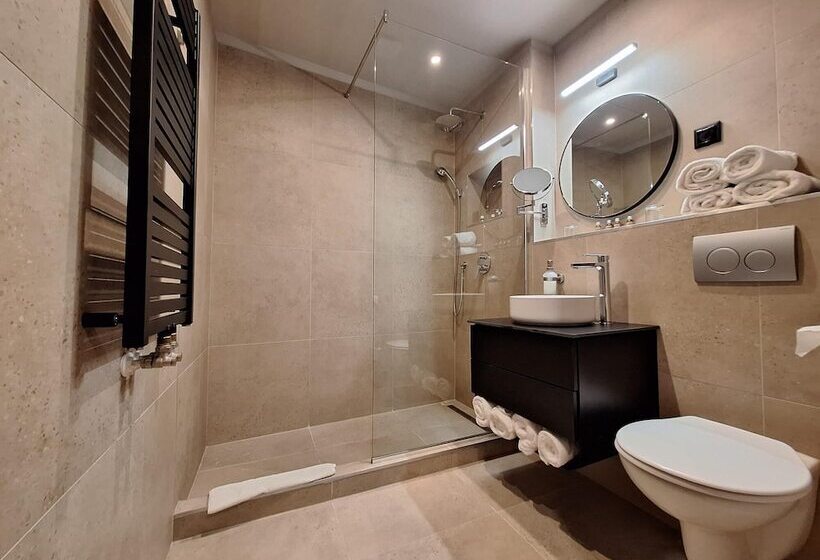 Escala Hotel & Suites