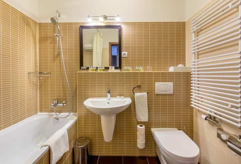 Escala Hotel & Suites