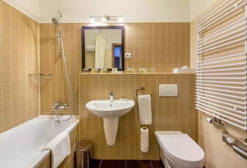 Escala Hotel & Suites