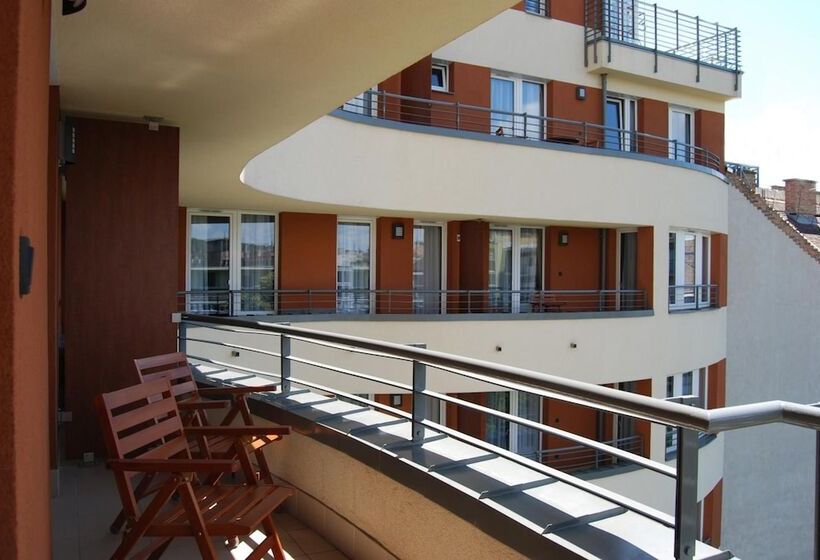 Escala Hotel & Suites