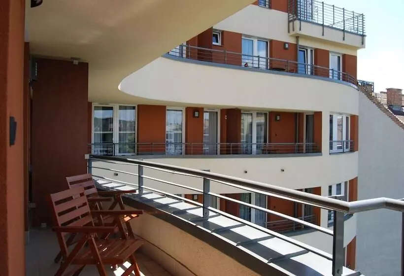 Escala Hotel & Suites