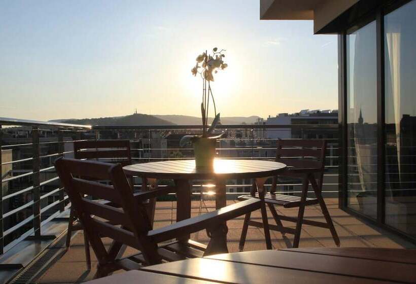 Escala Hotel & Suites