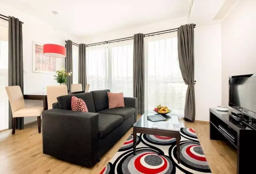 Escala Hotel & Suites