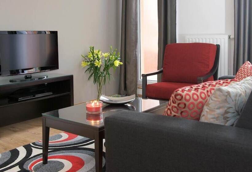 Escala Hotel & Suites