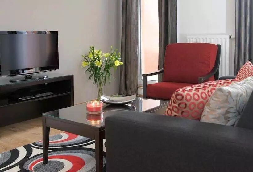 Escala Hotel & Suites