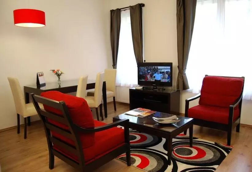 Escala Hotel & Suites