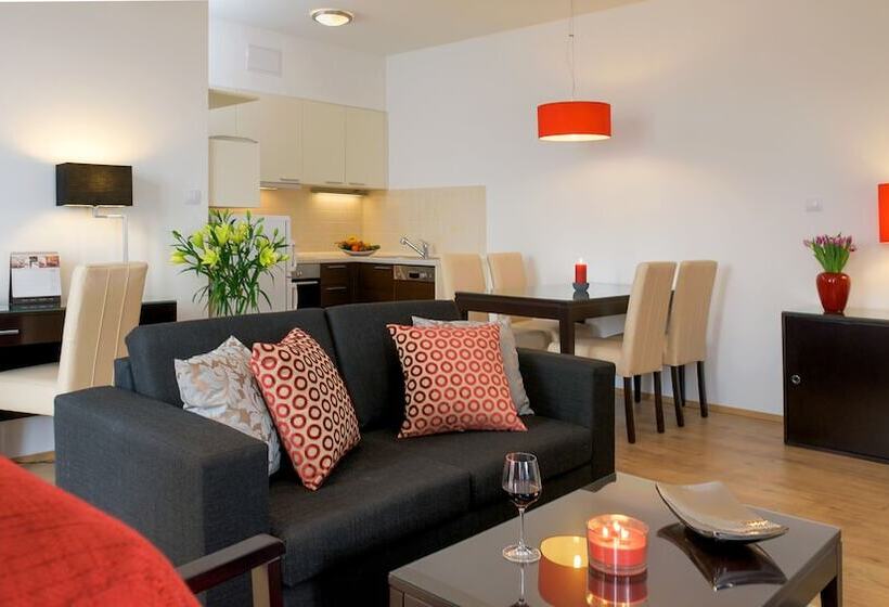 Escala Hotel & Suites