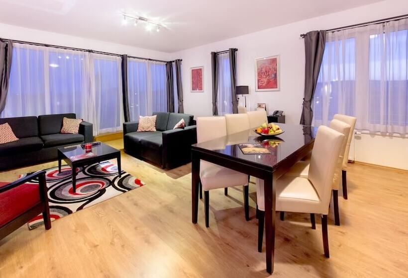 Escala Hotel & Suites