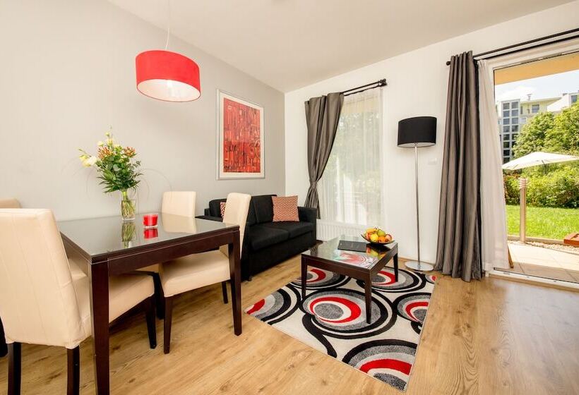 Escala Hotel & Suites