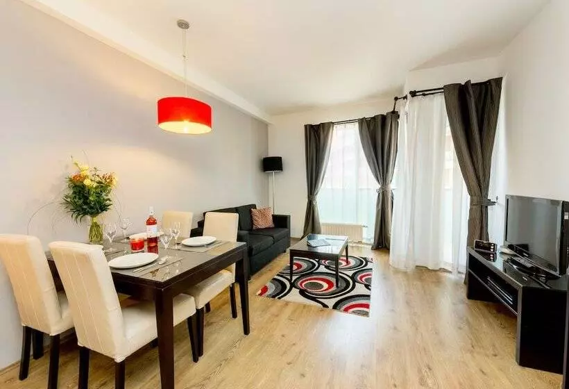 Escala Hotel & Suites