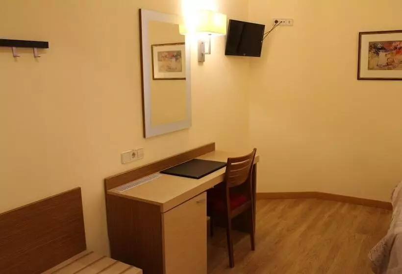 هتل Mirador Puerta Del Sol