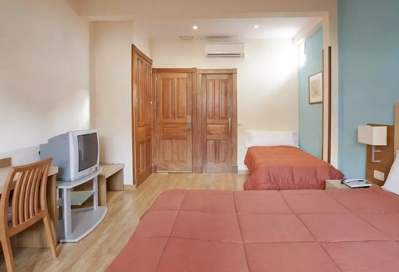 هتل Mirador Puerta Del Sol