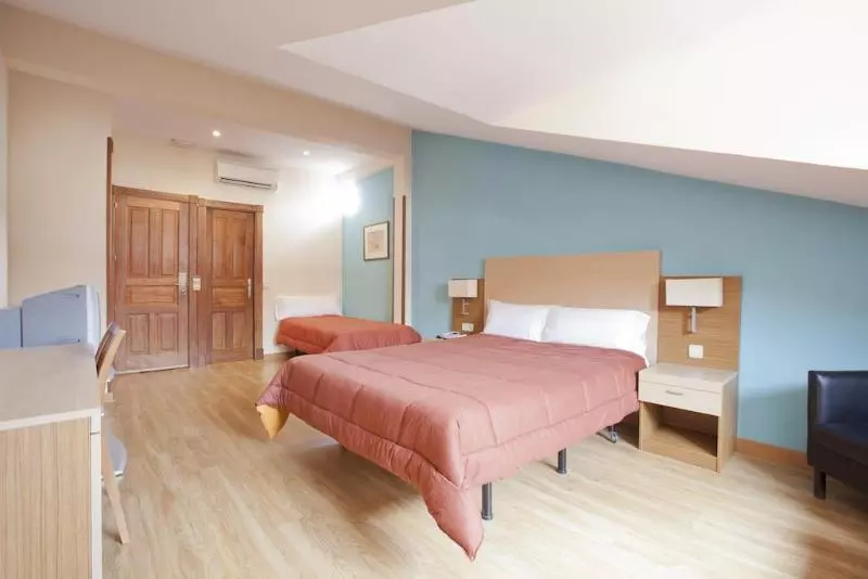 هتل Mirador Puerta Del Sol