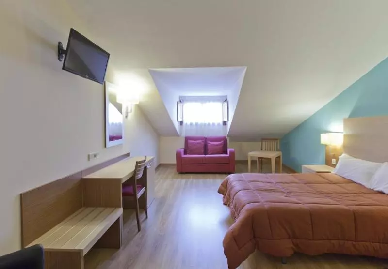 هتل Mirador Puerta Del Sol